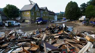 Germans question handling of floods as hopes of finding survivors fade
