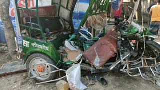 1 die as sand-laden truck rams into autorickshaw in Gaibandha