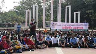 Police disperse JCD leaders gathered at Shaheed Minar to observe hunger strike