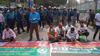 Muktijoddha Santan Sangsad blocks Shahbagh intersection