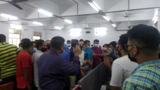 Tension erupts at DU library as assistant proctor tries to slap student