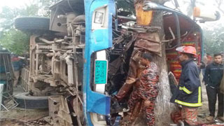 3 killed as bus hits roadside tree in Bagerhat