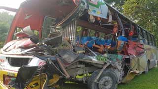 4 including cop killed as bus hits truck in Gopalganj