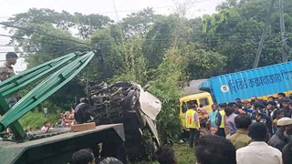 কক্সবাজারে কাভার্ডভ্যান-লেগুনা সংঘর্ষে নিহত ৬