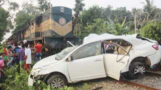 4 killed as train hits private car in Jashore