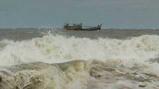 Air Force rescues 12 trawler capsize victims from sea near Bhashan Char