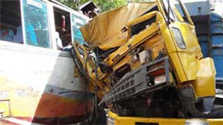 Bus-truck collision leaves 2 dead in Manikganj