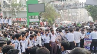 Dhaka students continue protest for half bus fare