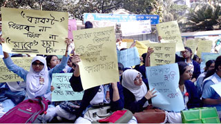 Viqarunnisa students return to class ending hunger strike
