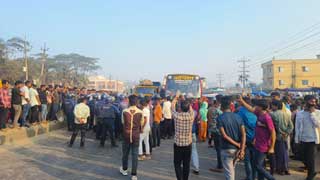 Gazipur factory workers block Dhaka-Mymensingh highway demanding salary hike