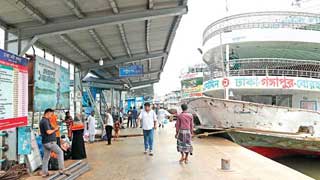 Strike by lighterage vessel workers disrupts offloading at Ctg port