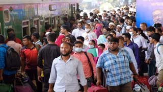 Train runs late on very first day of Eid trips home with advance tickets