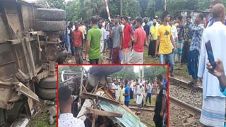 4 dead, 20 injured as train rams into bus in Gazipur