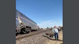 3 dead as train derails in USA