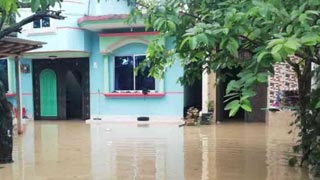 Two electrocuted in Ctg during waterlogging