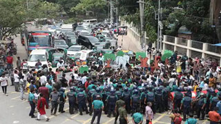 Demonstrators take position at Bangabazar intersection as police block them
