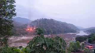 Myanmar insurgent group says has razed military base near Thai border