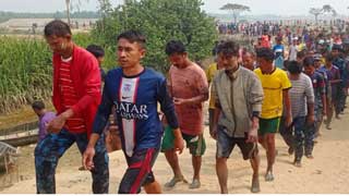 63 more Myanmar troops flee to Bangladesh