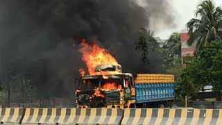 15 vehicles torched after hartal hours on Dhaka-Chittagong highway in Narayanganj
