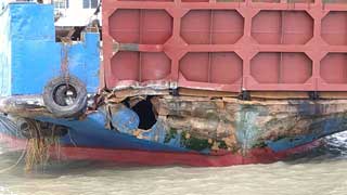 20 injured as ferry hits Padma Bridge pillar, master suspended