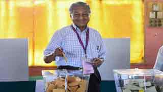 Mahathir claims victory in Malaysia polls