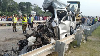 Fatal road crash in Munshiganj leaves 9 dead