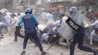 125 injured, 18 held as police attack BNP rally in Dhaka