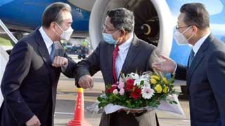 Chinese FM Wang Yi arrives in Dhaka