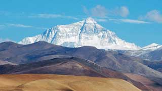 Mount Everest grows by nearly a metre
