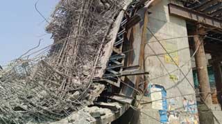 Four injured as girder collapses in Dhaka