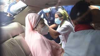 Khaleda Zia takes 1st jab of Covid vaccine