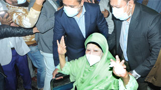 Khaleda Zia returns home from hospital