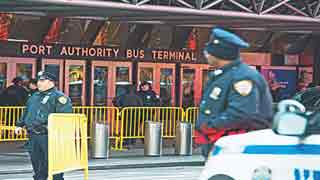 Manhattan subway explosion 'was attempted terrorist attack', says mayor