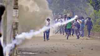 Police fire teargas shells, disperse students