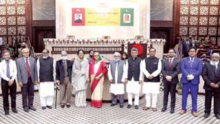 PM hands over Swadhinata awards