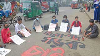 Students resume demo demanding road safety