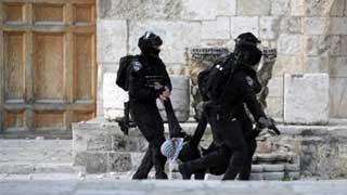 Clashes between Israeli police, Palestinians break out at Al-Aqsa
