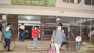 Ctg Medical College closed sine die as BCL factions clash