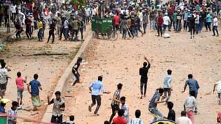 One killed, over 30 injured in clashes between traders, students in Dhaka   