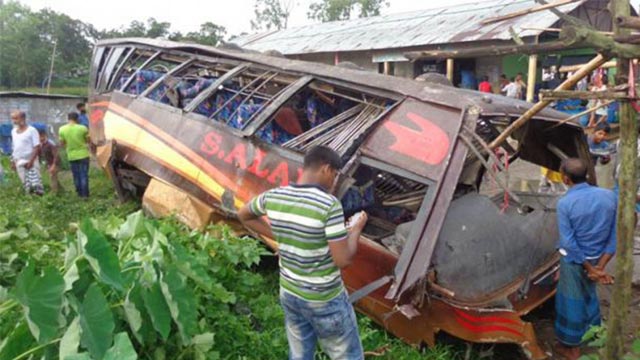 1 killed as train hits bus in Chittagong