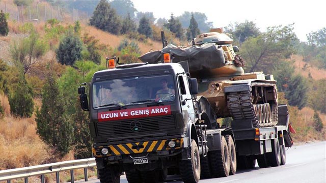 Turkey deploys reinforcements to Syrian border