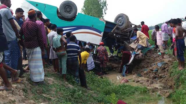 8 killed as bus falls into ditch in Joypurhat