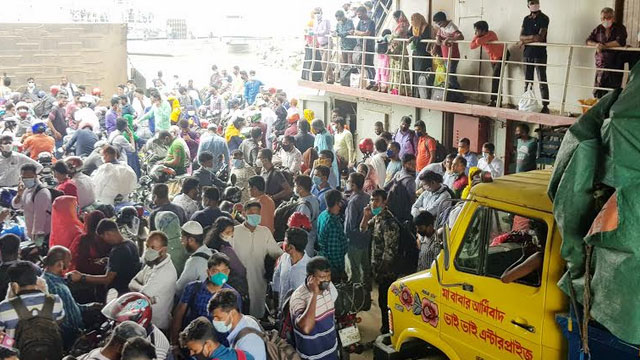 People returning to Dhaka en masse after Eid exodus