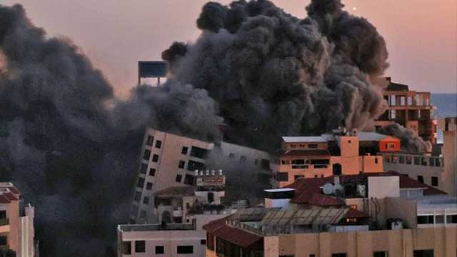 Israel hammers Gaza, as calls for peace go unheeded