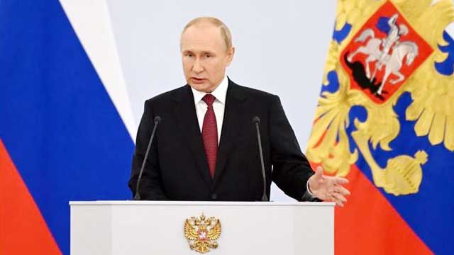 Putin signs accord to annex four Ukraine regions