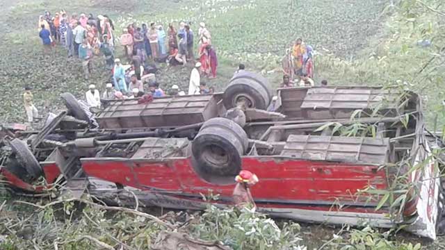 8 killed in Gopalganj bus plunge