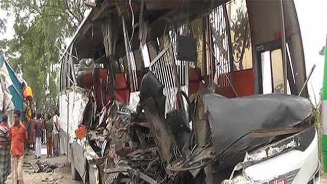 Bus-truck collision kills 4 in Gaibandha