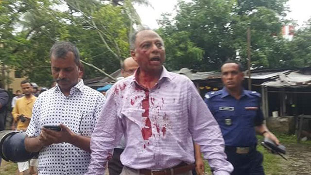 Mahmudur Rahman nearly lynched by ruling party activists