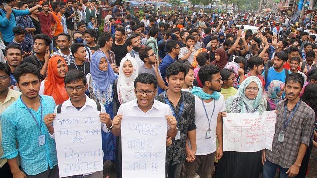Students continue demo outside Dhaka