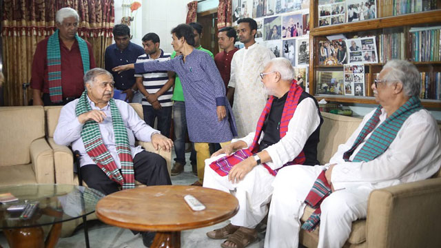 Dr Kamal Hossain meets Kader Siddique